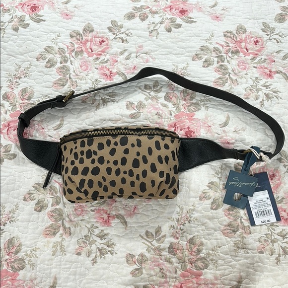 Handbags - NWT Fanny Pack
